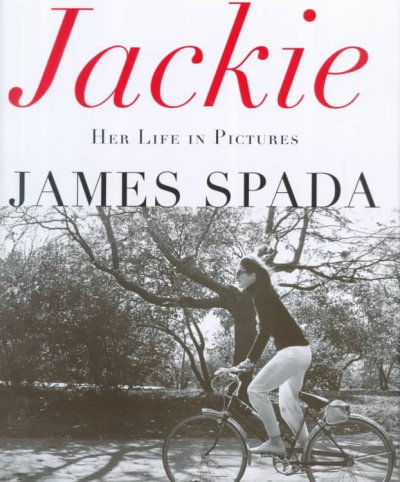 Jackie : her life in pictures / James Spada.