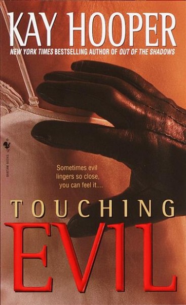 Touching evil / Kay Hooper.
